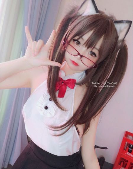 制服丝袜欧美成人_有字幕完整版