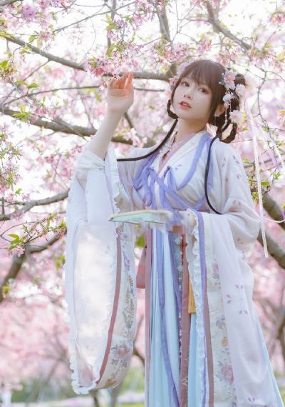 欧美女生壁纸复古街拍_HD完整视频观看